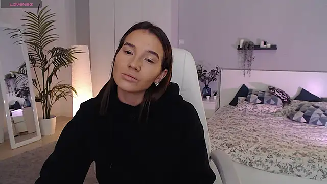 Snapshot of Bellla_Haddid chatting on September 24, 2025, 1:35 am Bellla Haddid online show from September 24, 2025, 1:35 am