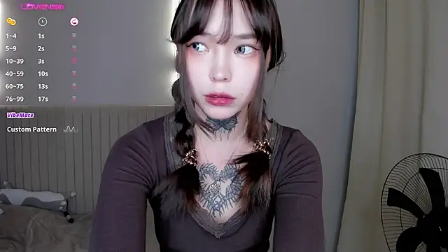 Snapshot of Dark_Ester chatting on February 12, 2026, 2:39 pm Dark Ester online show from February 12, 2026, 2:39 pm