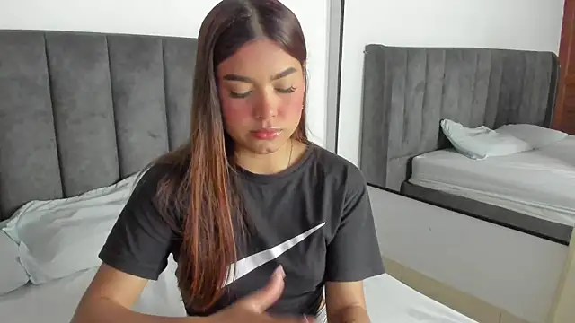 Rose Evans   online show from February 22, 2025, 1:13 pm