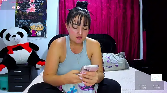 Snapshot of Ari_And_Abdie chatting on February 19, 2025, 12:44 pm Ari And Abdie online show from February 19, 2025, 12:44 pm