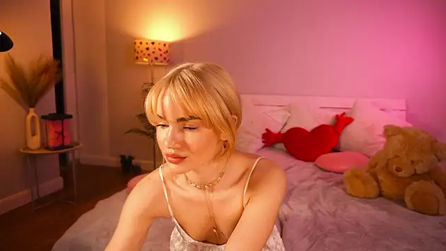 Snapshot of Heidi11 chatting on February 3, 2026, 6:46 pm Heidi11 online show from February 3, 2026, 6:46 pm