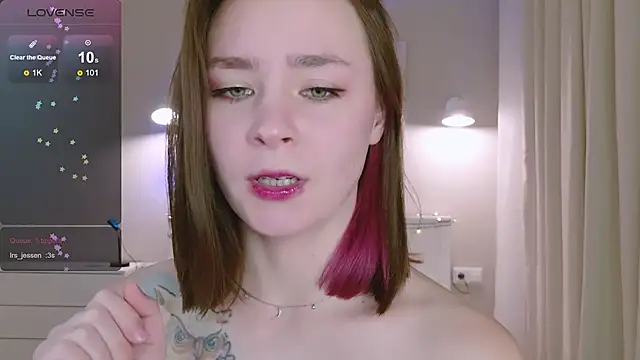 Snapshot of Pink_SeaGul chatting on February 11, 2025, 8:10 pm Pink SeaGul online show from February 11, 2025, 8:10 pm