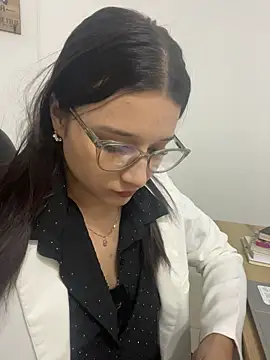 littlemelodi18 online show from December 19, 2025, 8:55 pm