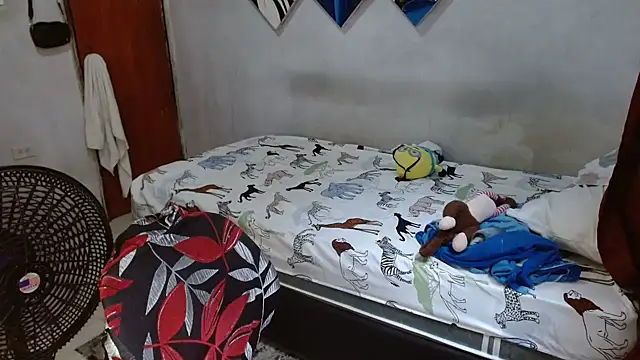 Lovebeng  online show from November 6, 2025, 6:12 pm