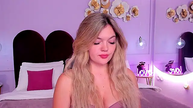 ZaraBloom online show from October 14, 2025, 3:34 pm