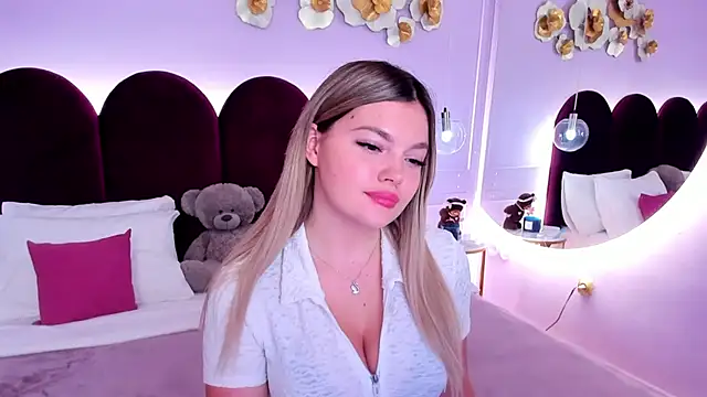 ZaraBloom online show from December 16, 2025, 3:11 am