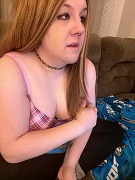 Snapshot of PuckBunny17 chatting on January 7, 2026, 1:43 am PuckBunny17 online show from January 7, 2026, 1:43 am