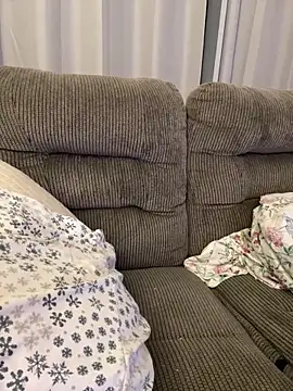 Snapshot of PuckBunny17 chatting on December 21, 2025, 2:35 am PuckBunny17 online show from December 21, 2025, 2:35 am