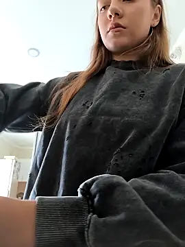 AliceBrayan online show from September 11, 2025, 5:07 am