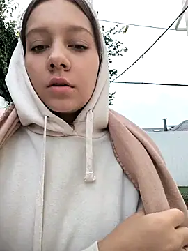 AliceBrayan online show from October 12, 2025, 5:09 am