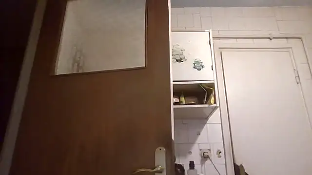 mariusica1xh online show from April 3, 2026, 9:32 pm