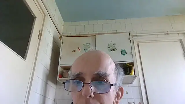 mariusica1xh online show from April 19, 2026, 10:49 am