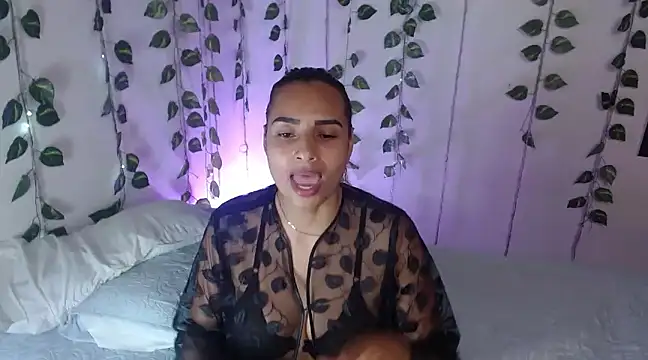 Snapshot of mykaelahoney chatting on January 15, 2025, 9:13 am mykaelahoney online show from January 15, 2025, 9:13 am