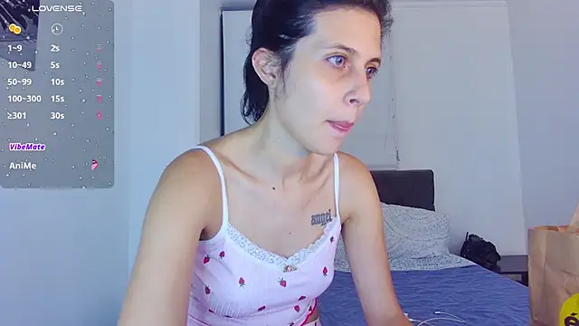 Snapshot of bellatrix25 chatting on December 19, 2025, 2:19 pm bellatrix25 online show from December 19, 2025, 2:19 pm