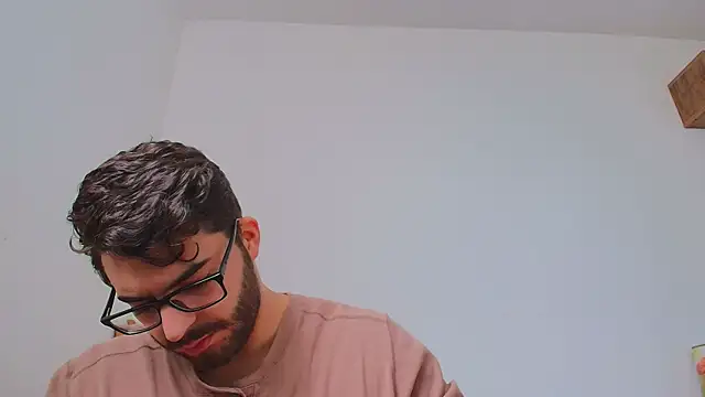 Snapshot of thomas_gun chatting on February 22, 2026, 6:20 pm thomas gun online show from February 22, 2026, 6:20 pm