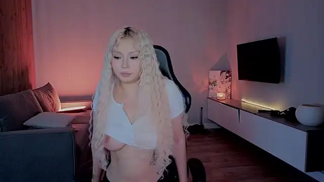 RileyMee online show from April 14, 2026, 6:18 am