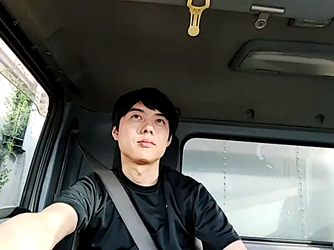 whitebriefboy online show from April 17, 2026, 9:28 pm