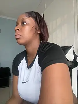 Candy Love 18 online show from November 28, 2025, 4:01 am