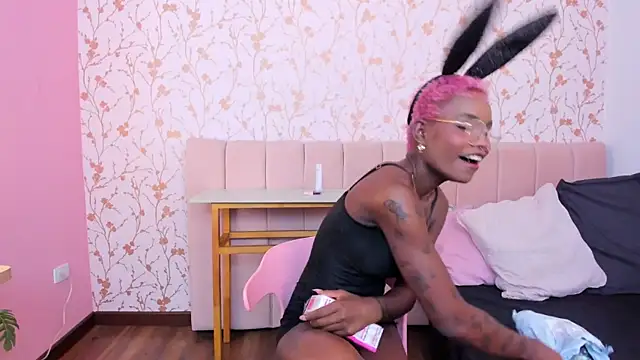 amber-hill online show from April 4, 2026, 6:58 pm