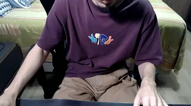 Snapshot of ViniBruv chatting on January 17, 2025, 8:33 pm ViniBruv online show from January 17, 2025, 8:33 pm