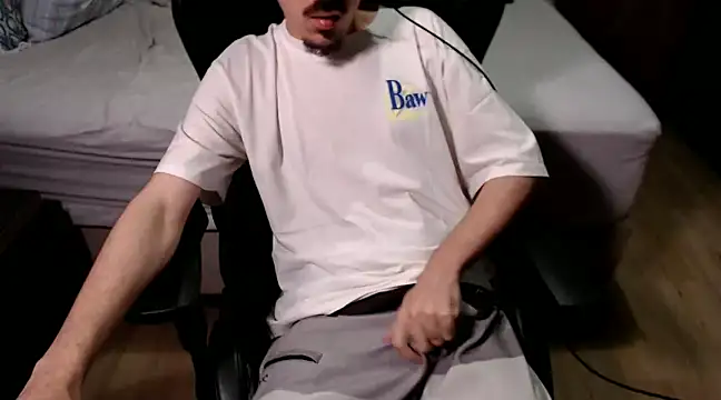 Snapshot of ViniBruv chatting on December 1, 2024, 9:20 pm ViniBruv online show from December 1, 2024, 9:20 pm