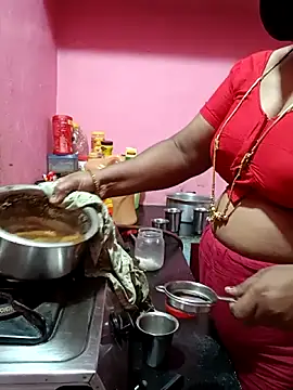 Snapshot of Renuma chatting on November 30, 2025, 12:33 am Renuma online show from November 30, 2025, 12:33 am