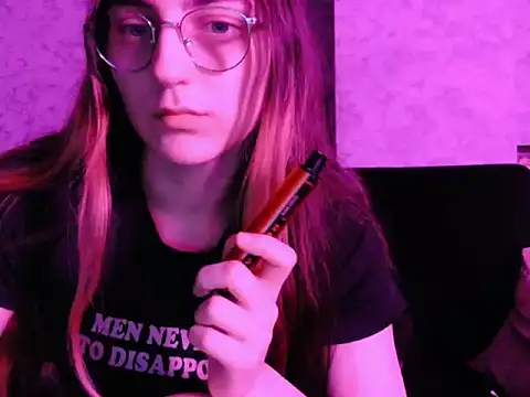 Snapshot of AliceMoonsea chatting on March 12, 2026, 11:31 pm AliceMoonsea online show from March 12, 2026, 11:31 pm