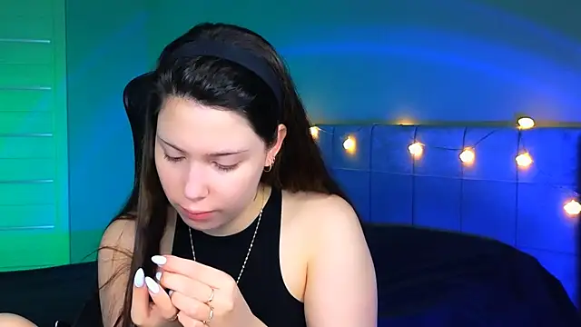 Stacy Gonzales  online show from March 23, 2025, 5:43 am