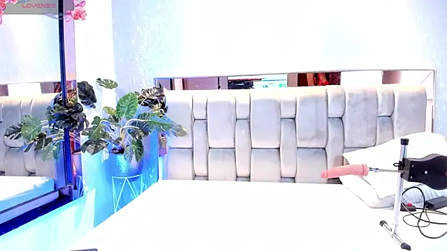 Snapshot of RoseTaylor__ chatting on September 9, 2025, 5:28 am RoseTaylor online show from September 9, 2025, 5:28 am