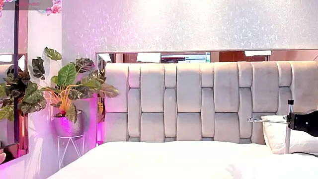 Snapshot of RoseTaylor__ chatting on September 21, 2025, 9:09 pm RoseTaylor online show from September 21, 2025, 9:09 pm