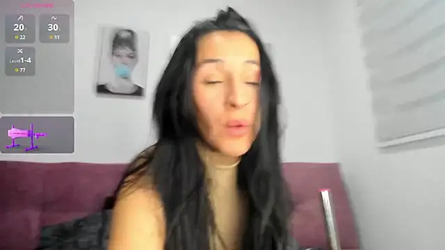 Snapshot of leila_petitee_ chatting on March 16, 2025, 10:11 am leila petitee online show from March 16, 2025, 10:11 am