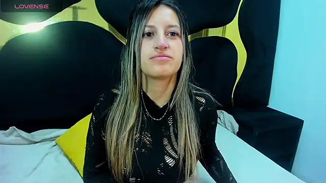 GiaRoussel online show from October 31, 2025, 3:08 pm