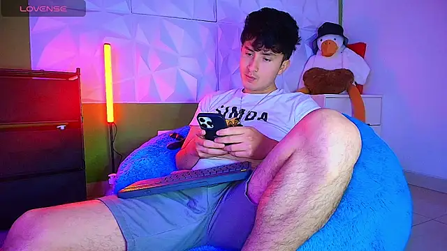 santyago taylor online show from September 29, 2025, 6:57 pm