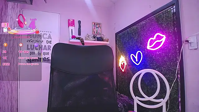 cristal horny19 online show from October 5, 2025, 9:38 pm