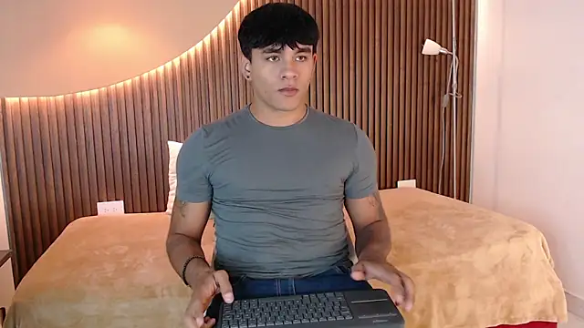 Snapshot of LuciferM_Star chatting on February 5, 2026, 3:24 am LuciferM Star online show from February 5, 2026, 3:24 am