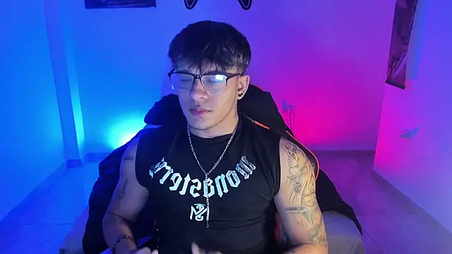 Snapshot of LuciferM_Star chatting on December 15, 2025, 12:38 am LuciferM Star online show from December 15, 2025, 12:38 am