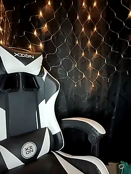 ifeelverywet andhot online show from October 26, 2025, 4:35 am