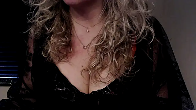 Snapshot of JenniLowen chatting on February 11, 2025, 9:52 am JenniLowen online show from February 11, 2025, 9:52 am