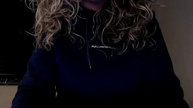 Snapshot of JenniLowen chatting on February 10, 2025, 8:00 pm JenniLowen online show from February 10, 2025, 8:00 pm