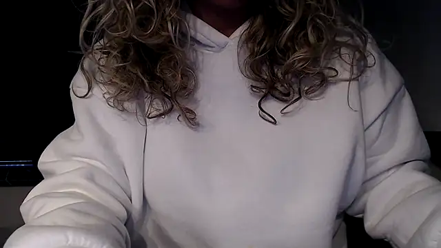 Snapshot of JenniLowen chatting on February 25, 2025, 8:25 am JenniLowen online show from February 25, 2025, 8:25 am