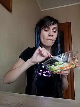 Francenia lolis online show from November 3, 2025, 9:13 am