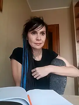 Francenia lolis online show from October 31, 2025, 8:11 am