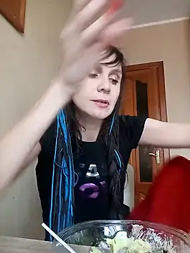 Francenia lolis online show from November 9, 2025, 9:24 am