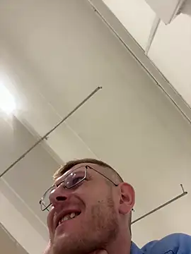 adrian90bi11 online show from April 8, 2026, 9:22 am