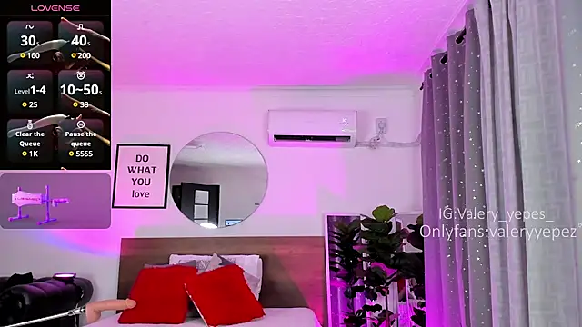 Snapshot of valery_yepes chatting on March 7, 2025, 11:40 am valery yepes online show from March 7, 2025, 11:40 am