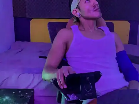 thesummerboy online show from November 22, 2025, 8:35 am