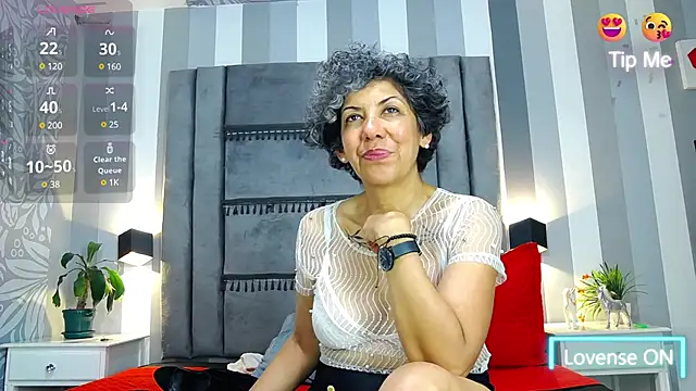 Snapshot of Julianewell chatting on February 22, 2025, 7:03 pm Julianewell online show from February 22, 2025, 7:03 pm