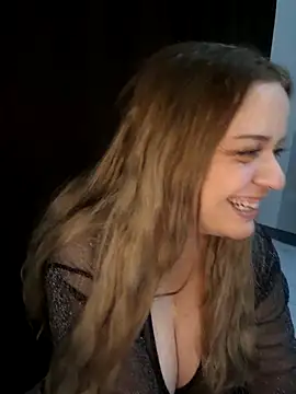 cansuozell online show from October 25, 2025, 7:58 pm