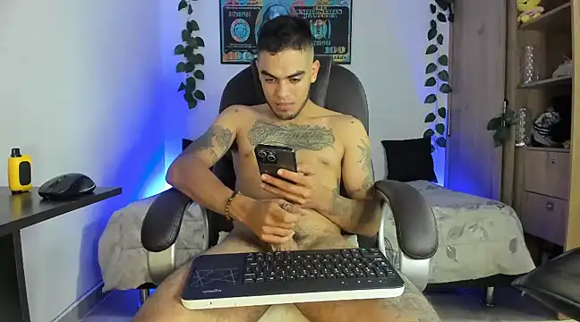 Snapshot of mikee_scooth chatting on February 21, 2025, 7:56 am mikee scooth online show from February 21, 2025, 7:56 am