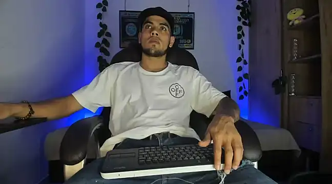 Snapshot of mikee_scooth chatting on March 1, 2025, 1:53 am mikee scooth online show from March 1, 2025, 1:53 am